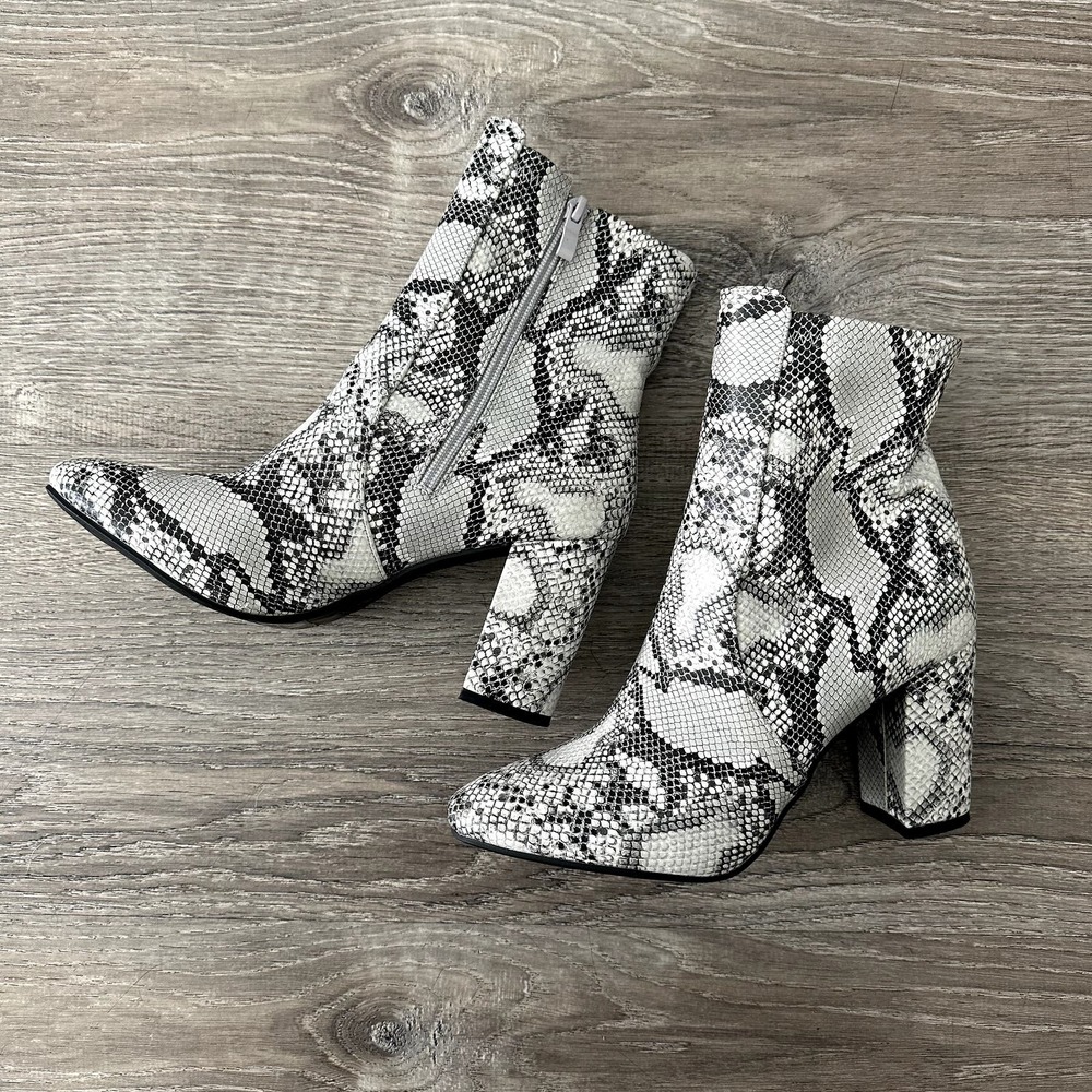 Top Moda Snakeskin Booties Womens Size 7.5
